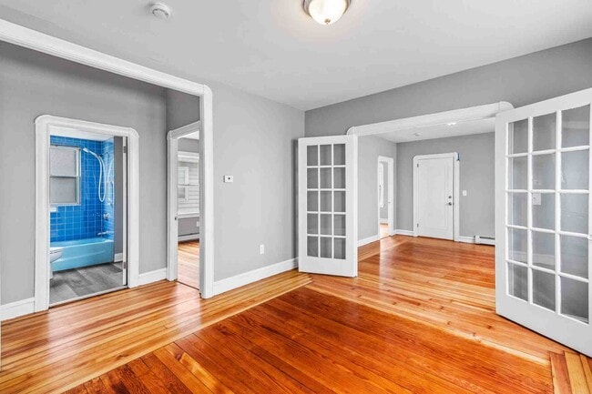 100 Weetamoe St, Unit 2 in Fall River, MA - Foto de edificio - Building Photo