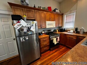 358 Broadway, Unit 2 in Somerville, MA - Foto de edificio - Building Photo