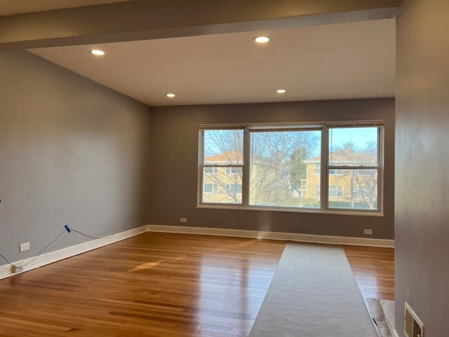 3048 Central St, Unit 1 in Evanston, IL - Building Photo - Building Photo