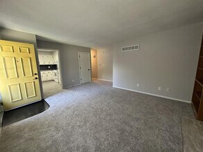1949 Heatherwood Dr in Lawrence, KS - Building Photo - Building Photo