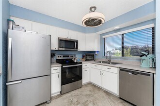 1211 Saxony Cir in Punta Gorda, FL - Foto de edificio - Building Photo