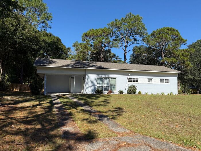 808 Woodland Dr in Pensacola, FL - Building Photo