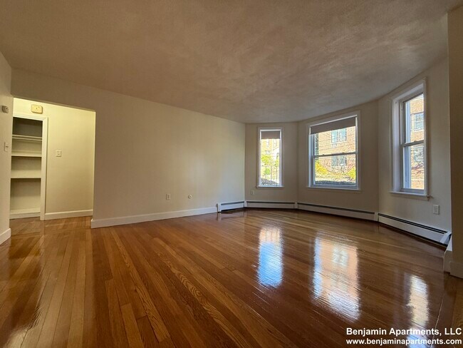 316 Tappan St, Unit 1B in Brookline, MA - Building Photo - Building Photo