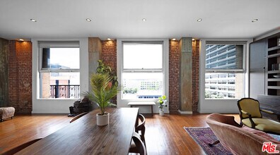 257 S Spring St in Los Angeles, CA - Building Photo - Building Photo