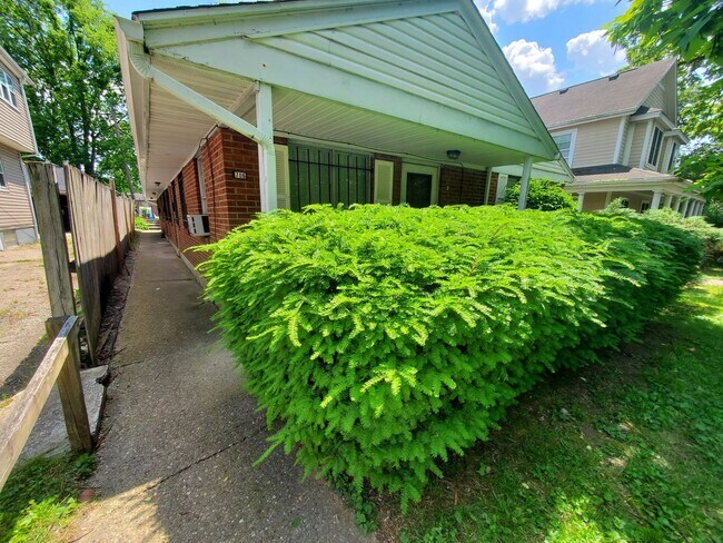 706 N Broadway St, Unit A in Dayton, OH - Building Photo - Building Photo