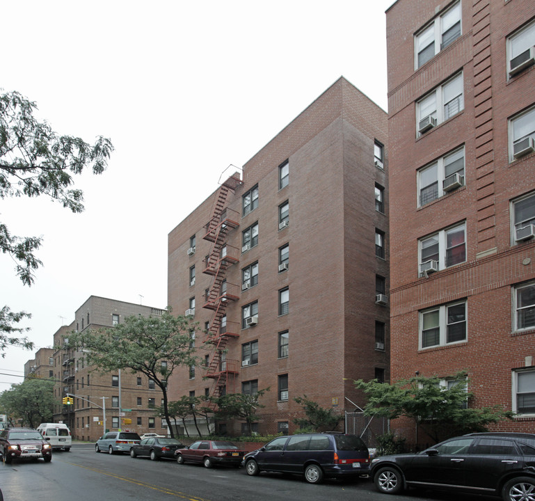 8820 Whitney Ave in Flushing, NY - Building Photo