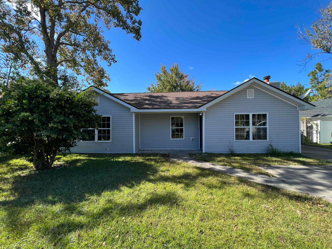 1034 Varnedoe St in Hinesville, GA - Building Photo - Building Photo