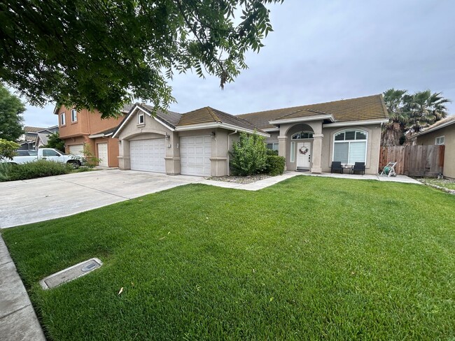 2464 Oak Crest Dr