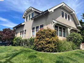 396 62nd St in Oakland, CA - Building Photo