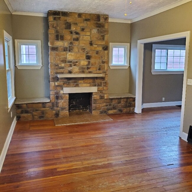 251 E Broad St in Elyria, OH - Building Photo - Building Photo