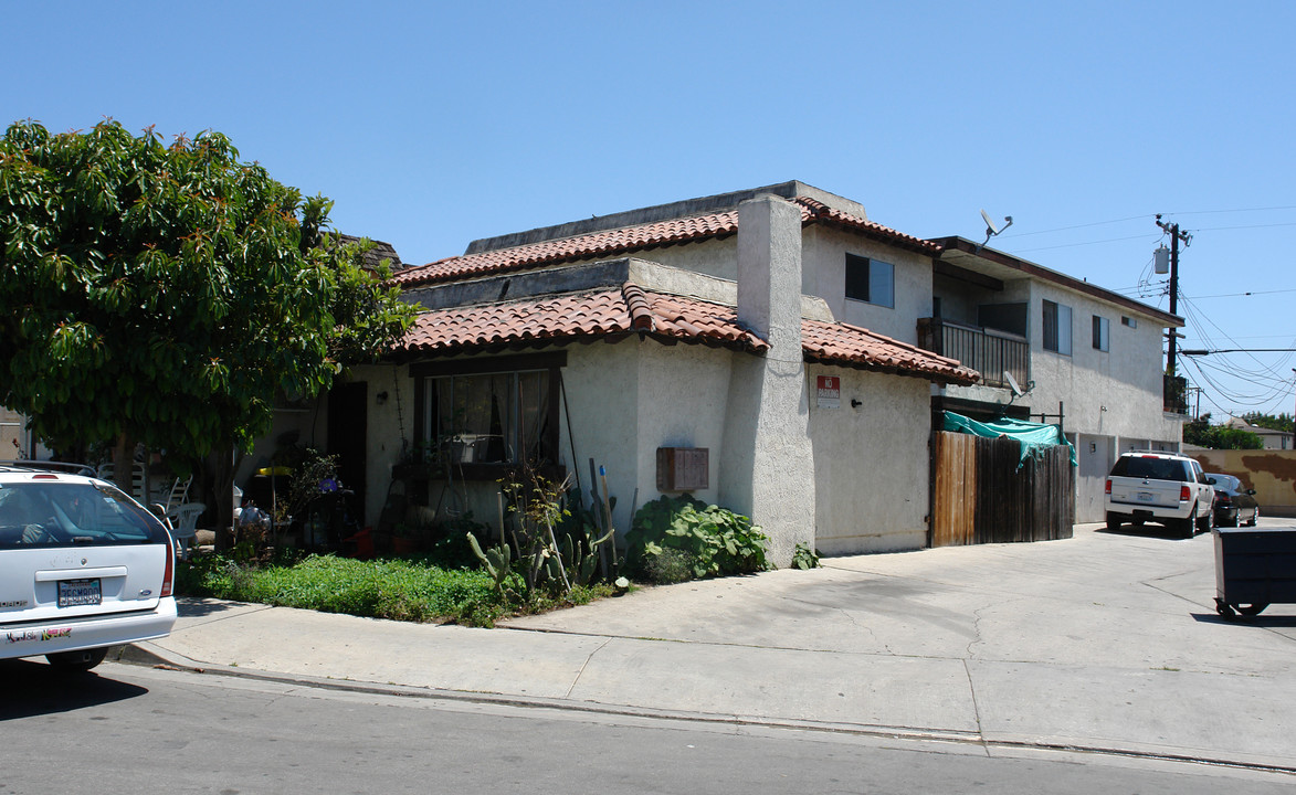 17472 Dairyview Cir in Huntington Beach, CA - Building Photo