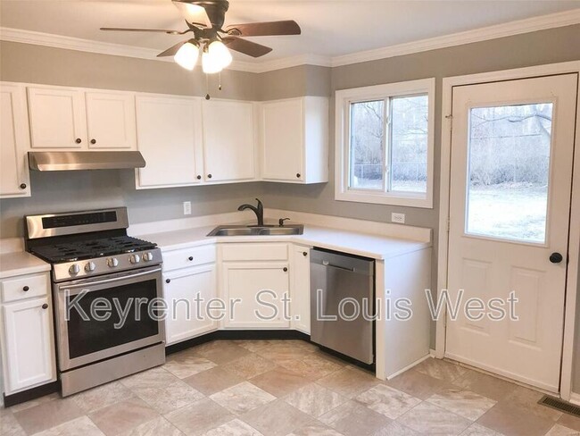 property at 231 Hillsdale Dr