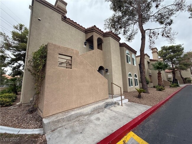 3145 E Flamingo Rd in Las Vegas, NV - Building Photo - Building Photo