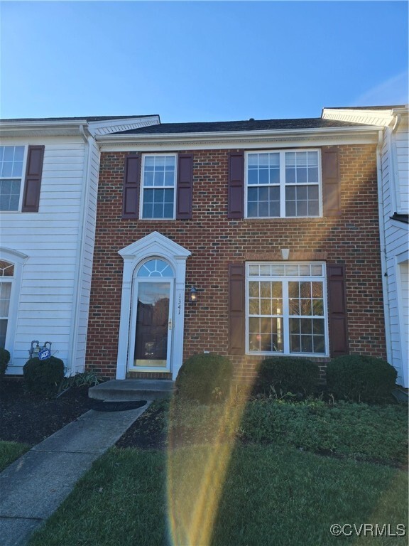 property at 1341 New Haven Ct