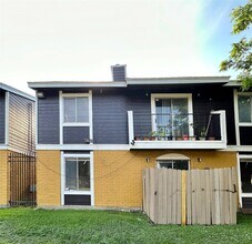 12658 Ashford Meadow Dr-Unit -B in Houston, TX - Foto de edificio - Building Photo