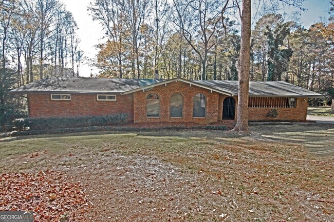 property at 305 Pinemount Dr