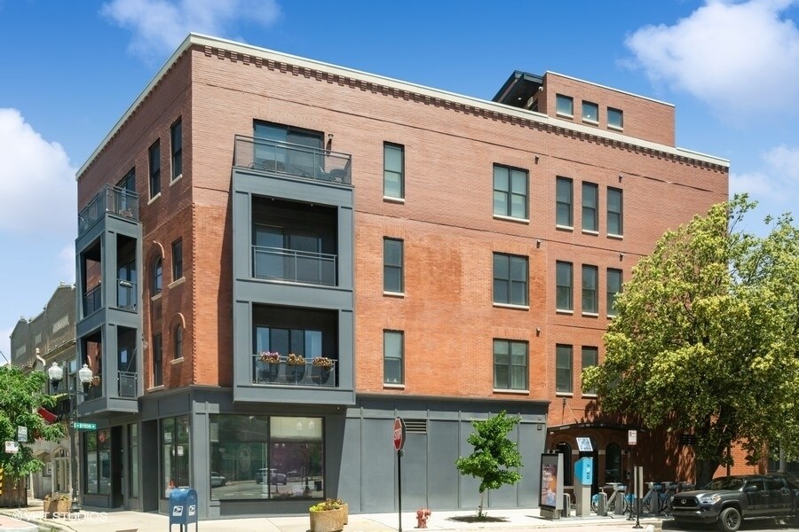 1924 W Byron St in Chicago, IL - Building Photo