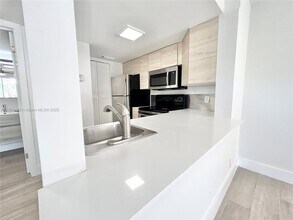 6340 La Costa Dr in Boca Raton, FL - Foto de edificio - Building Photo