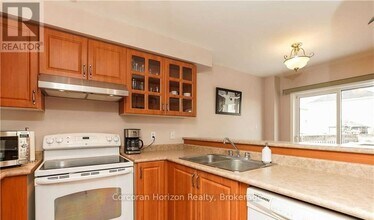 99 Stonemount Crescent in Essa, ON - Building Photo - Building Photo