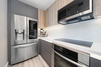 951 Brickell Ave, Unit 2801 in Miami, FL - Building Photo - Building Photo