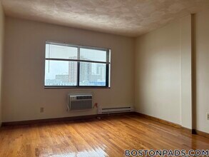 1110 Commonwealth Ave in Boston, MA - Building Photo - Building Photo