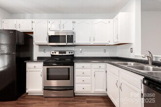 9204 Four Mile Crk Rd in Charlotte, NC - Building Photo - Building Photo