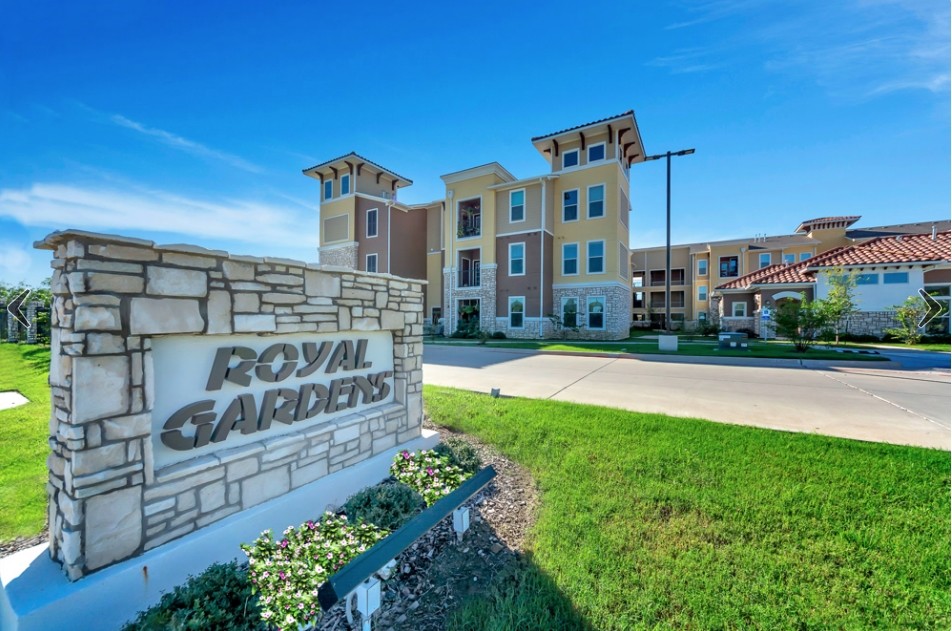 Royal Gardens Mineral Wells in Mineral Wells, TX - Building Photo