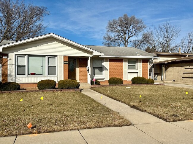 925 W 187th St, Unit 910 E 8th St Unit 108 B in Glenwood, IL - Building Photo - Building Photo