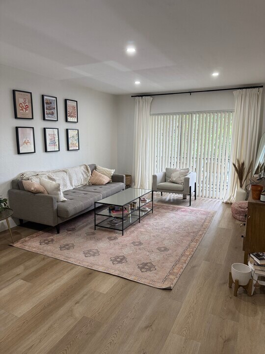 7953 SW 104th St, Unit 205D in Miami, FL - Building Photo