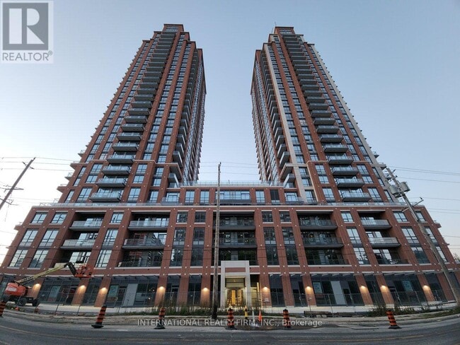 3270 Sheppard Ave E in Toronto, ON - Building Photo - Building Photo