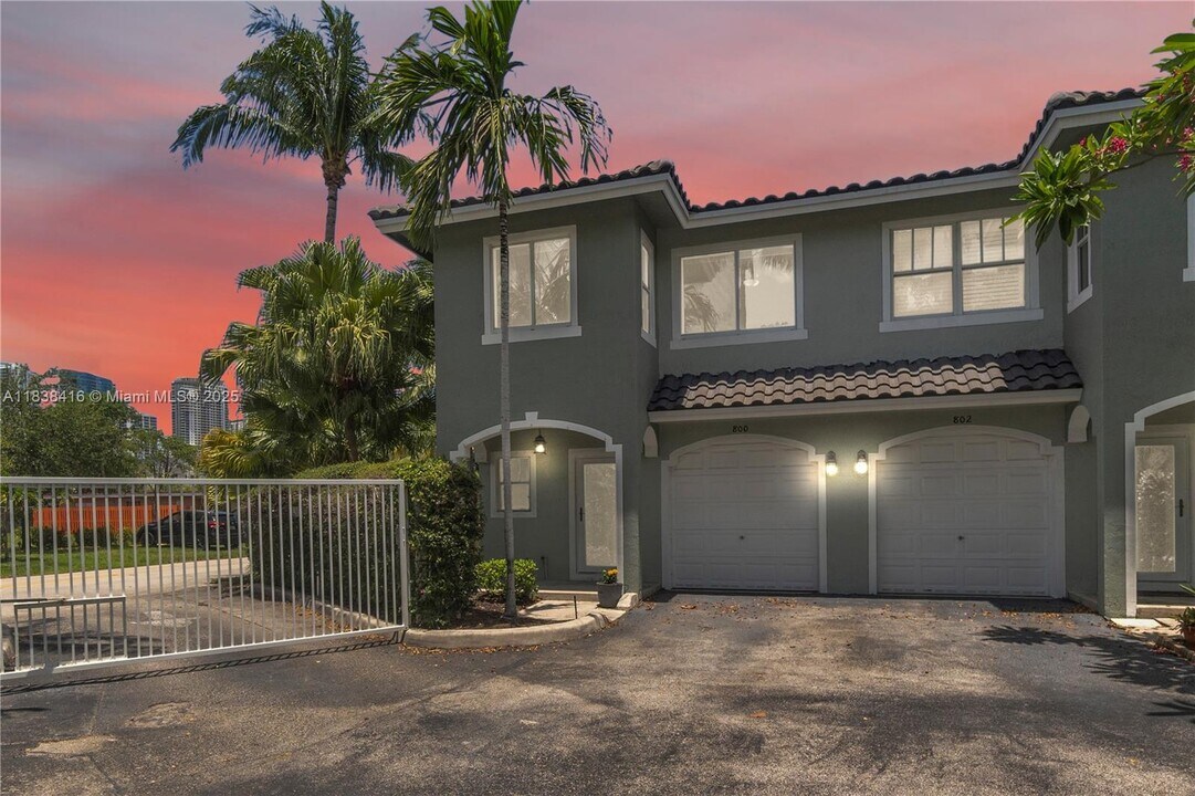 800 SW 4th Ave in Fort Lauderdale, FL - Building Photo