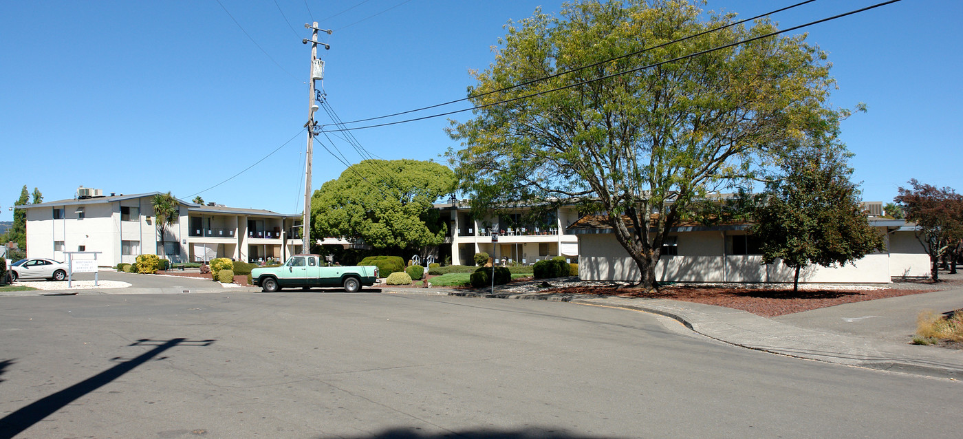 The Bennett in Santa Rosa, CA - Building Photo