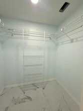 1200 SE Parkview Pl in Stuart, FL - Building Photo - Building Photo