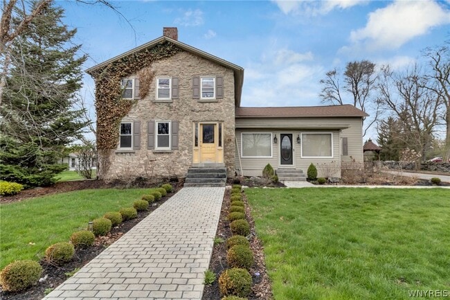 9060 Main St in Clarence, NY - Building Photo - Building Photo