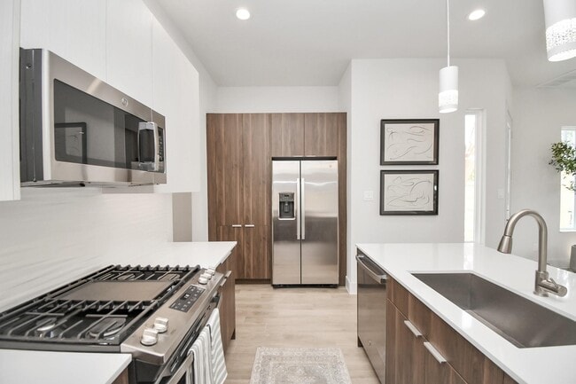 property at 3015 Pelon Cay Dr