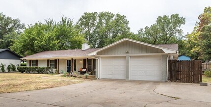 2221 N Mill St in Lewisville, TX - Building Photo - Building Photo