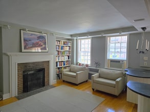 25 Palmer Sq W, Unit E in Princeton, NJ - Foto de edificio - Building Photo