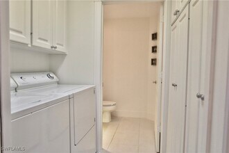 6182 Towncenter Cir in Naples, FL - Building Photo - Building Photo