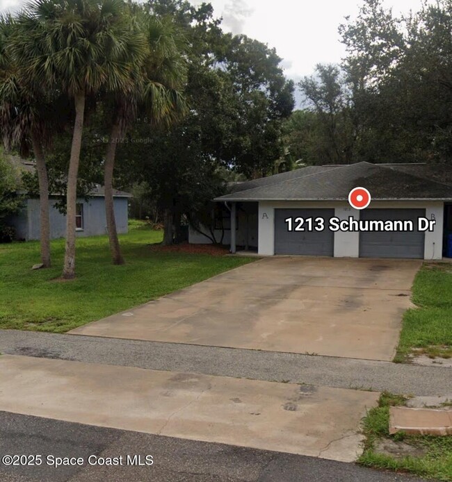 1213 Schumann Dr