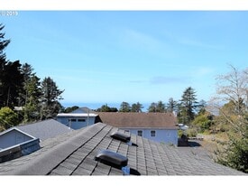 94217 Terrace Garden Way in Gold Beach, OR - Building Photo
