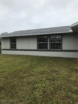 2313 SE 5th Pl in Cape Coral, FL - Foto de edificio - Building Photo