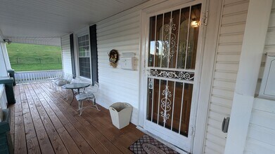 401 E Chilhowie Ave, Unit 2 in Johnson City, TN - Foto de edificio - Building Photo