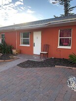 345 S Azure Ln in Cocoa Beach, FL - Building Photo