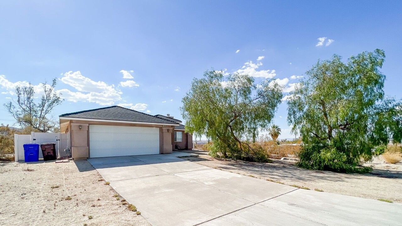 7380 Sahara Ave in Twentynine Palms, CA - Building Photo