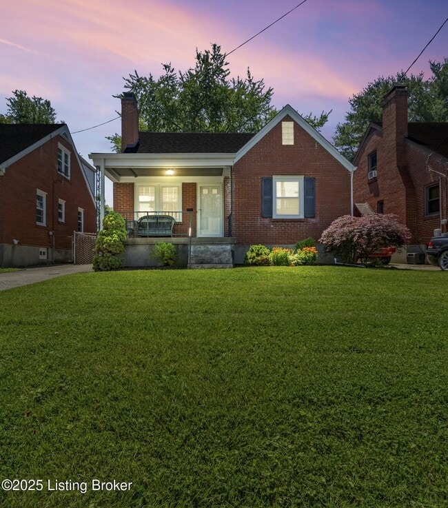 property at 726 Parkway Dr