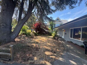 2042 Lincoln St in Eugene, OR - Building Photo - Building Photo