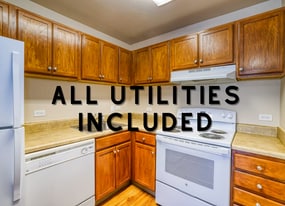 Pinewood Lodge in Aurora, CO - Building Photo