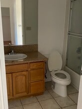 174 W Linden Ave, Unit #1 in Burbank, CA - Building Photo - Building Photo