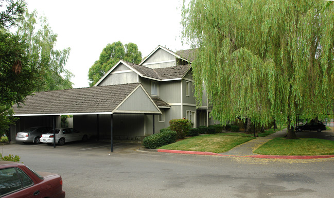 Willow Creek Apartments in Rohnert Park, CA - Building Photo - Building Photo