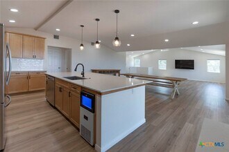 268 White Oak Dr in Canyon Lake, TX - Foto de edificio - Building Photo